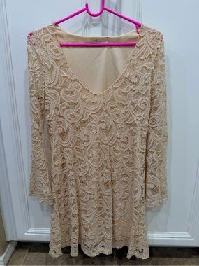 Millibon Cream Lace Long-Sleeve V-Neck Dress